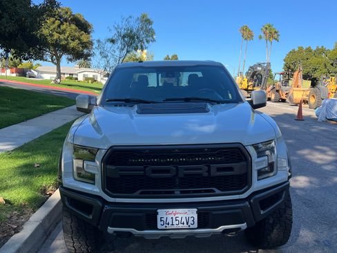 Used 2017 Ford F150 Raptor w/ Equipment Group 802A Luxury AWD/4WD image 2
