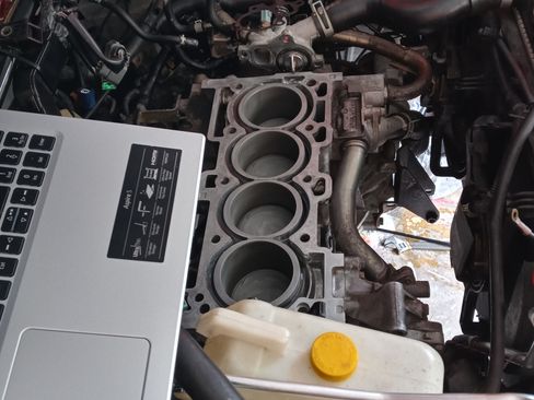 Used 2004 Nissan Sentra SE-R w/ Sunroof Pkg image 29