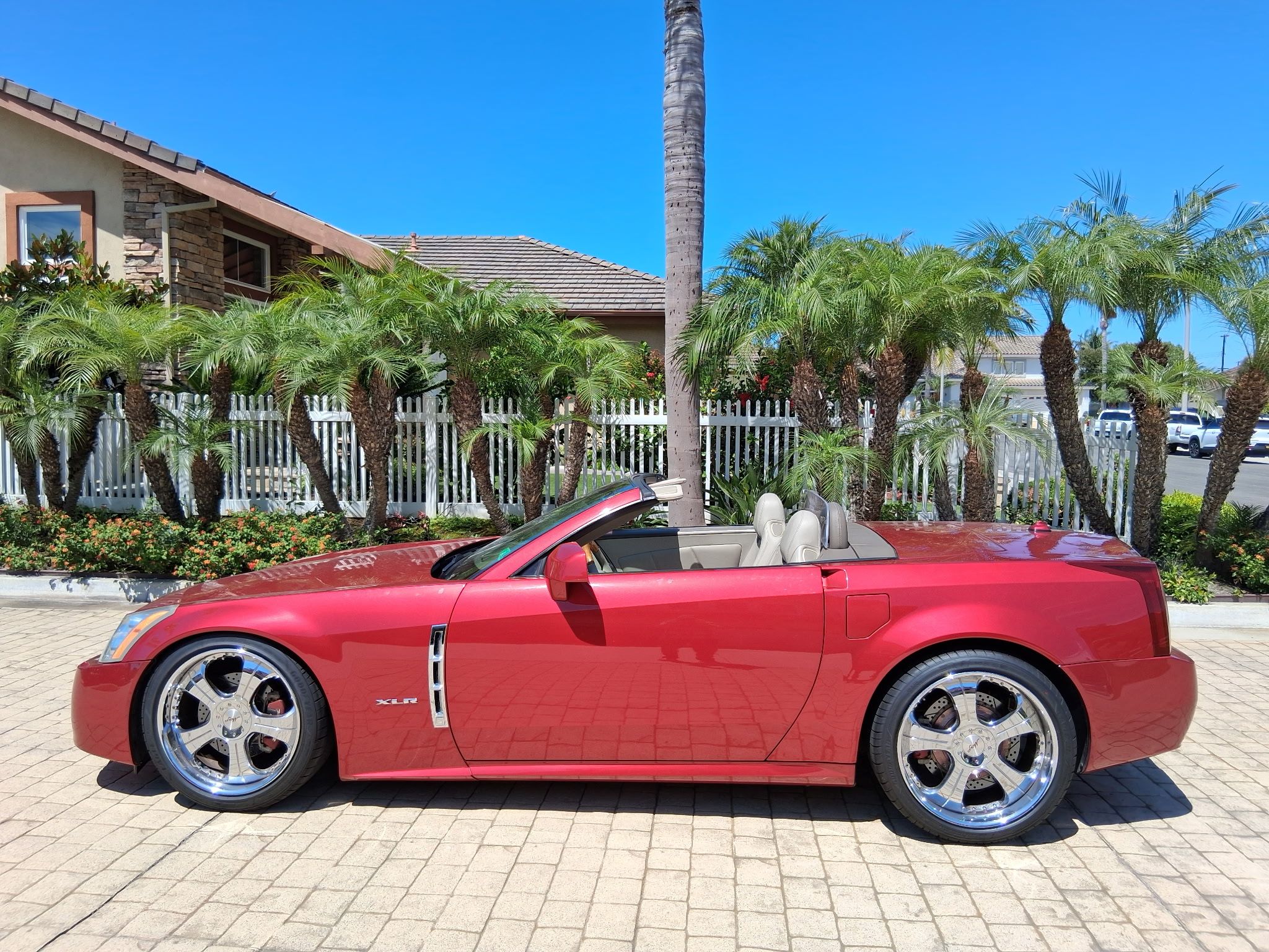 Used 2005 Cadillac XLR RWD image 1
