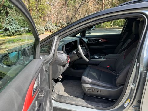 Used 2025 Chevrolet Equinox EV RS w/ Convenience Package II image 8