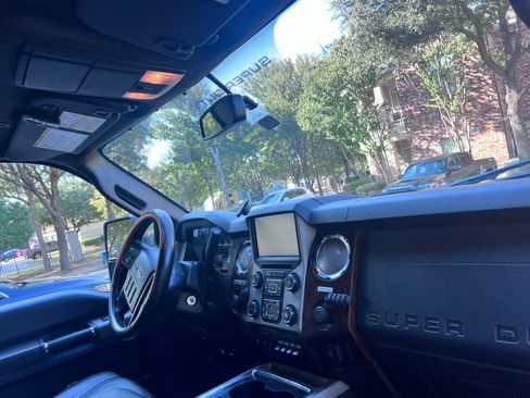 Used 2016 Ford F350 Lariat w/ Lariat Interior Package image 6