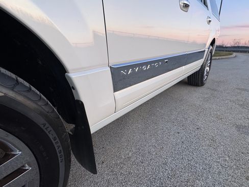 Used 2012 Lincoln Navigator L 4WD image 15