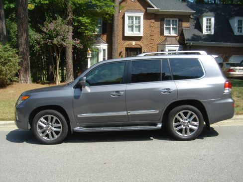 Used 2015 Lexus LX 570 4WD image 29