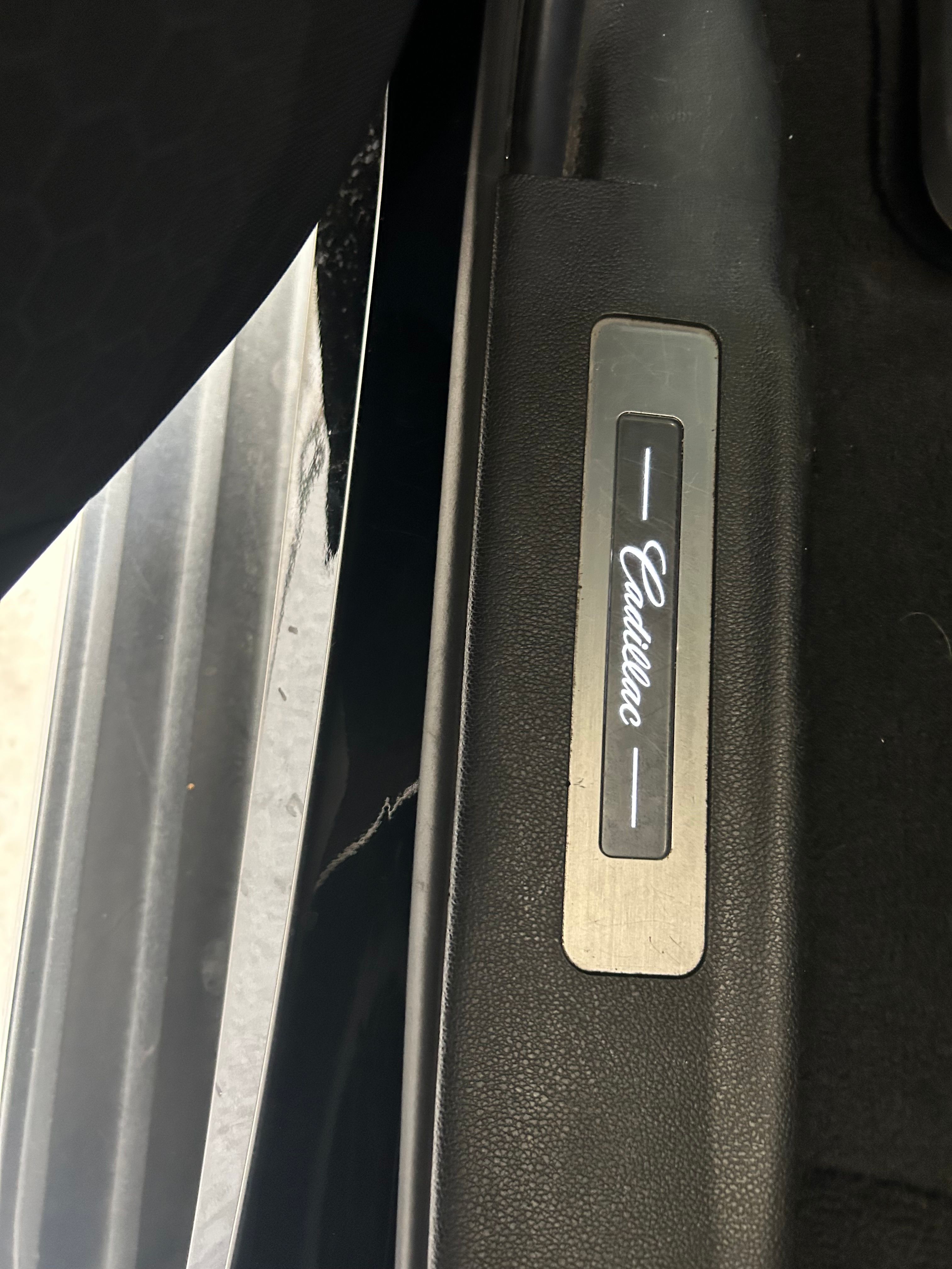 Used 2015 Cadillac Escalade Luxury AWD/4WD image 15