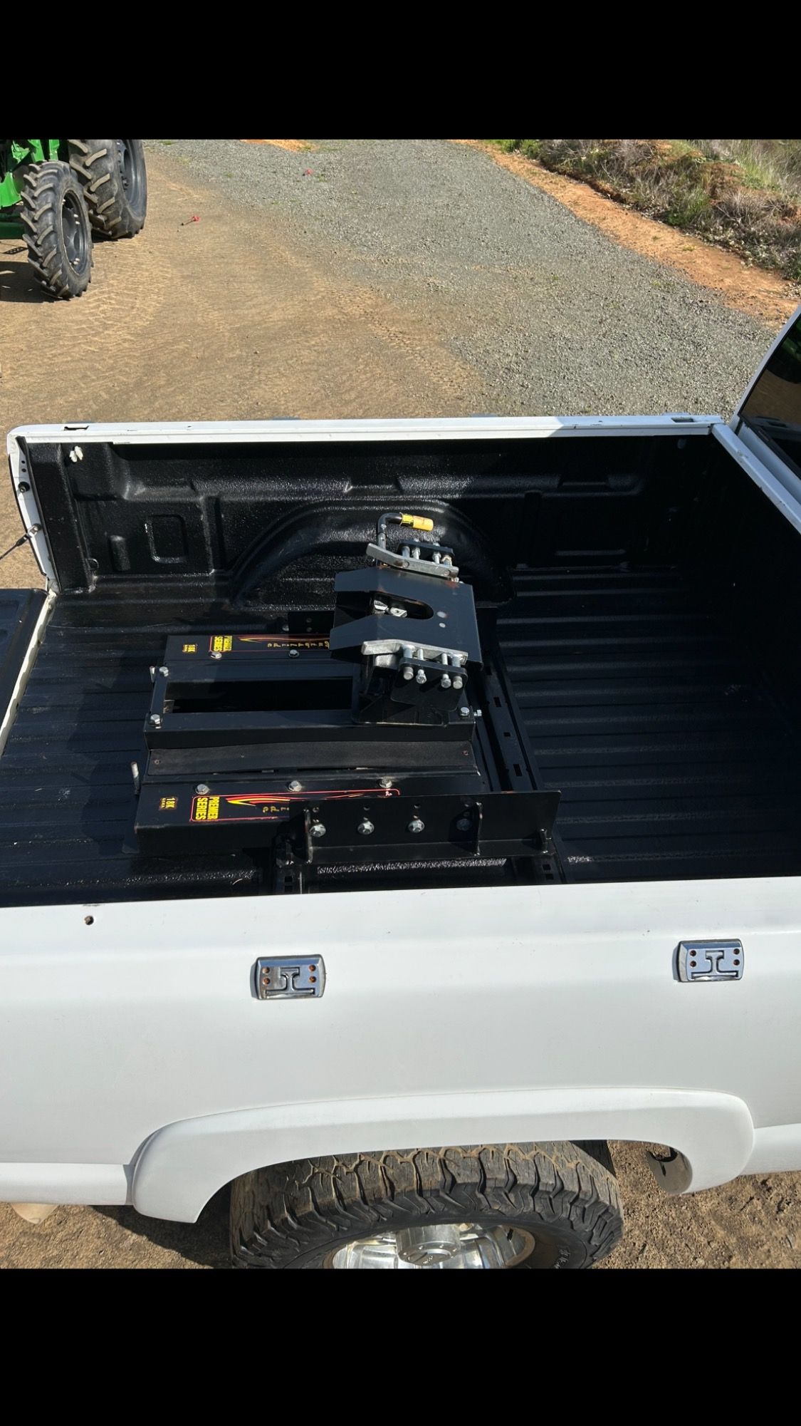 Used 2005 GMC Sierra 2500 SLT w/ Skid Plate Package AWD/4WD image 11