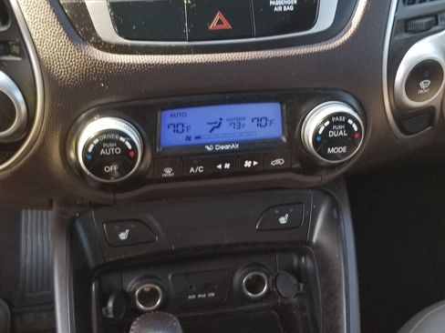 Used 2011 Hyundai Tucson Limited w/ Premium Pkg 3 FWD image 17