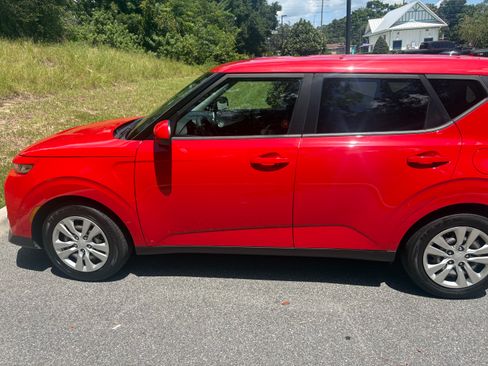 Used 2021 Kia Soul LX FWD image 4