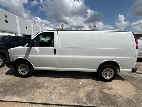 Used 2013 Chevrolet Express 1500 RWD image 6