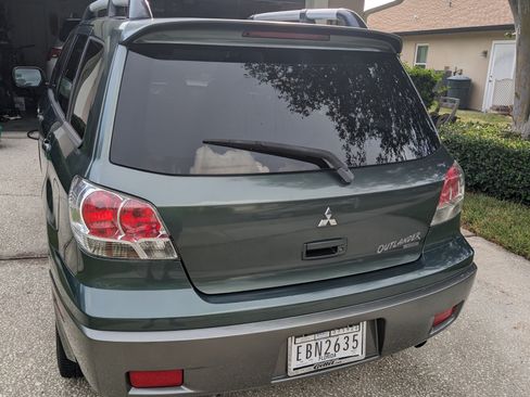 Used 2004 Mitsubishi Outlander XLS AWD/4WD image 4
