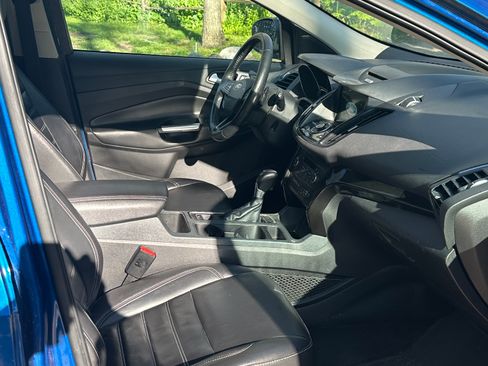 Used 2017 Ford Escape Titanium w/ Equipment Group 301A AWD/4WD image 2