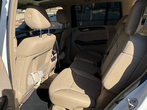 Used 2015 Mercedes-Benz GL 450 4MATIC image 9