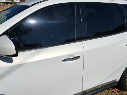 Used 2014 Nissan Pathfinder SL w/ SL Premium Package image 2