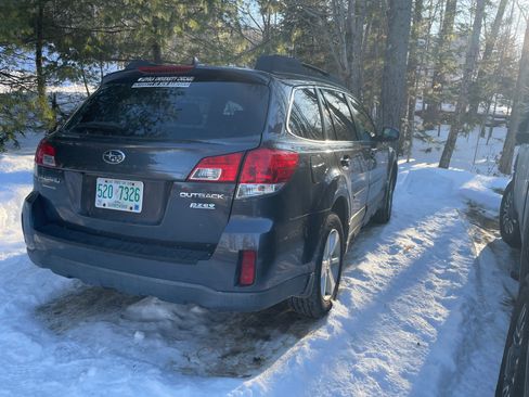 Used 2013 Subaru Outback 2.5i Limited image 2