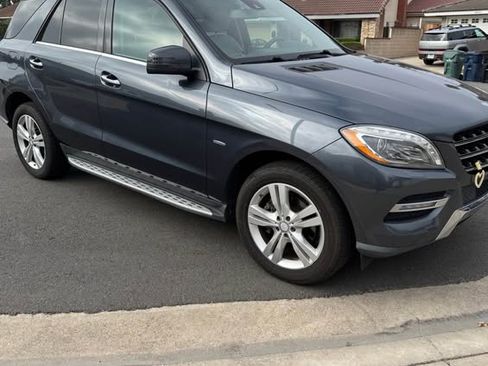 Used 2012 Mercedes-Benz ML 350 ML 350 4MATIC Sport Utility 4D image 4