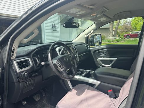 Used 2018 Nissan Titan SV w/ SV Convenience Package AWD/4WD image 4