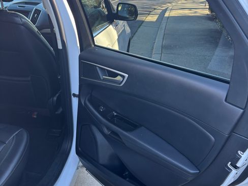 Used 2020 Ford Edge SEL image 6