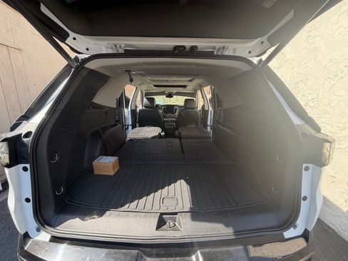 Used 2018 Chevrolet Traverse Premier w/ Redline Edition FWD image 8