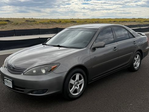 Used 2002 Toyota Camry SE FWD image 2