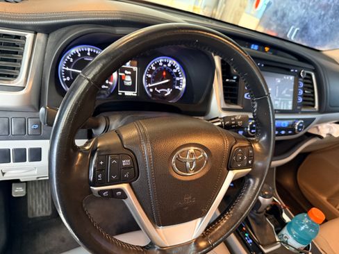 Used 2015 Toyota Highlander XLE FWD image 5