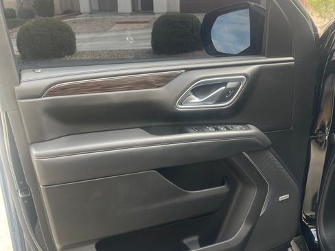 Used 2021 Chevrolet Suburban LT w/ Rear Media and Nav Package image 9