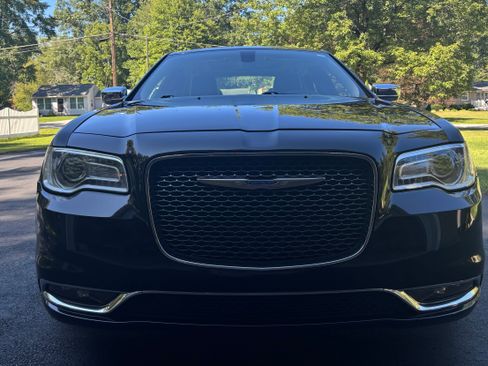 Used 2020 Chrysler 300 Limited RWD image 1