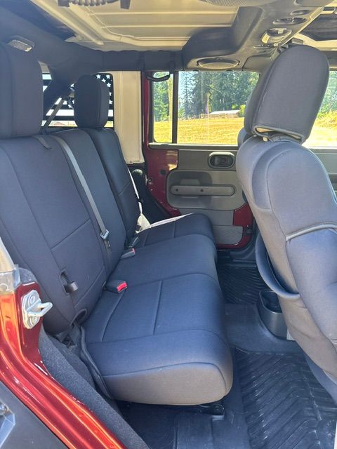 Used 2010 Jeep Wrangler Unlimited Sahara w/ Dual Top Group AWD/4WD image 16