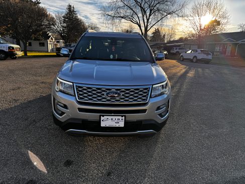 Used 2017 Ford Explorer Platinum image 1