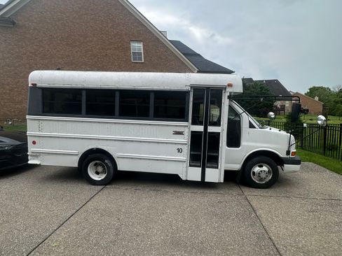 Used 2007 Chevrolet Express 3500 w/ School Bus Package RWD image 4