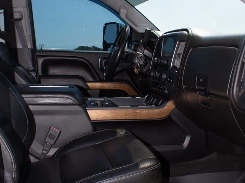 Used 2015 Chevrolet Silverado 2500 LTZ AWD/4WD image 15
