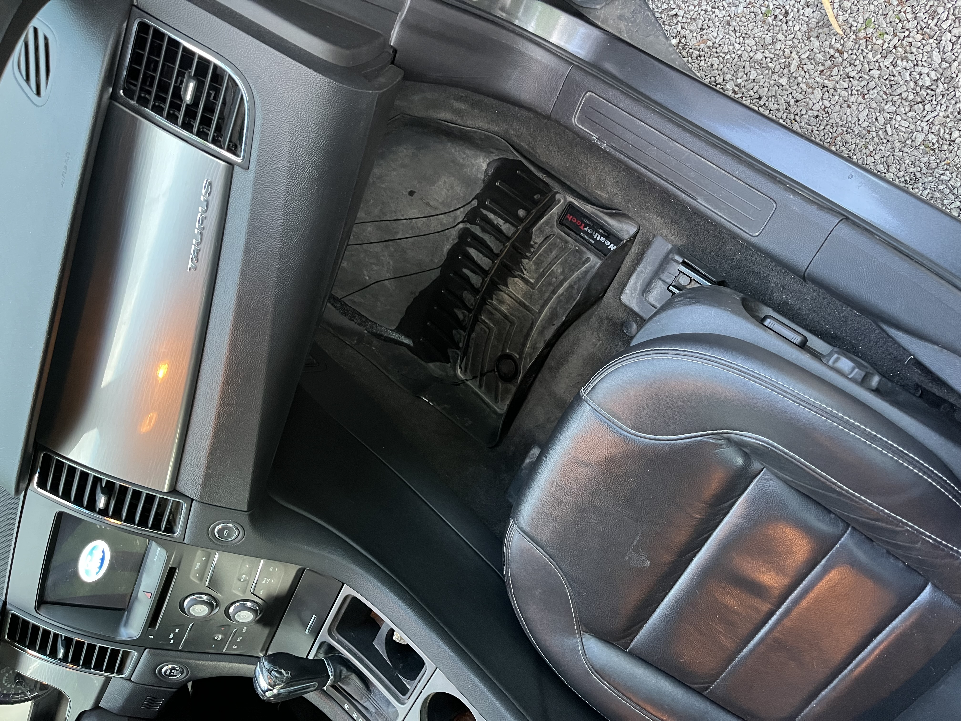 Used 2018 Ford Taurus SEL w/ Equipment Group 201A FWD image 4