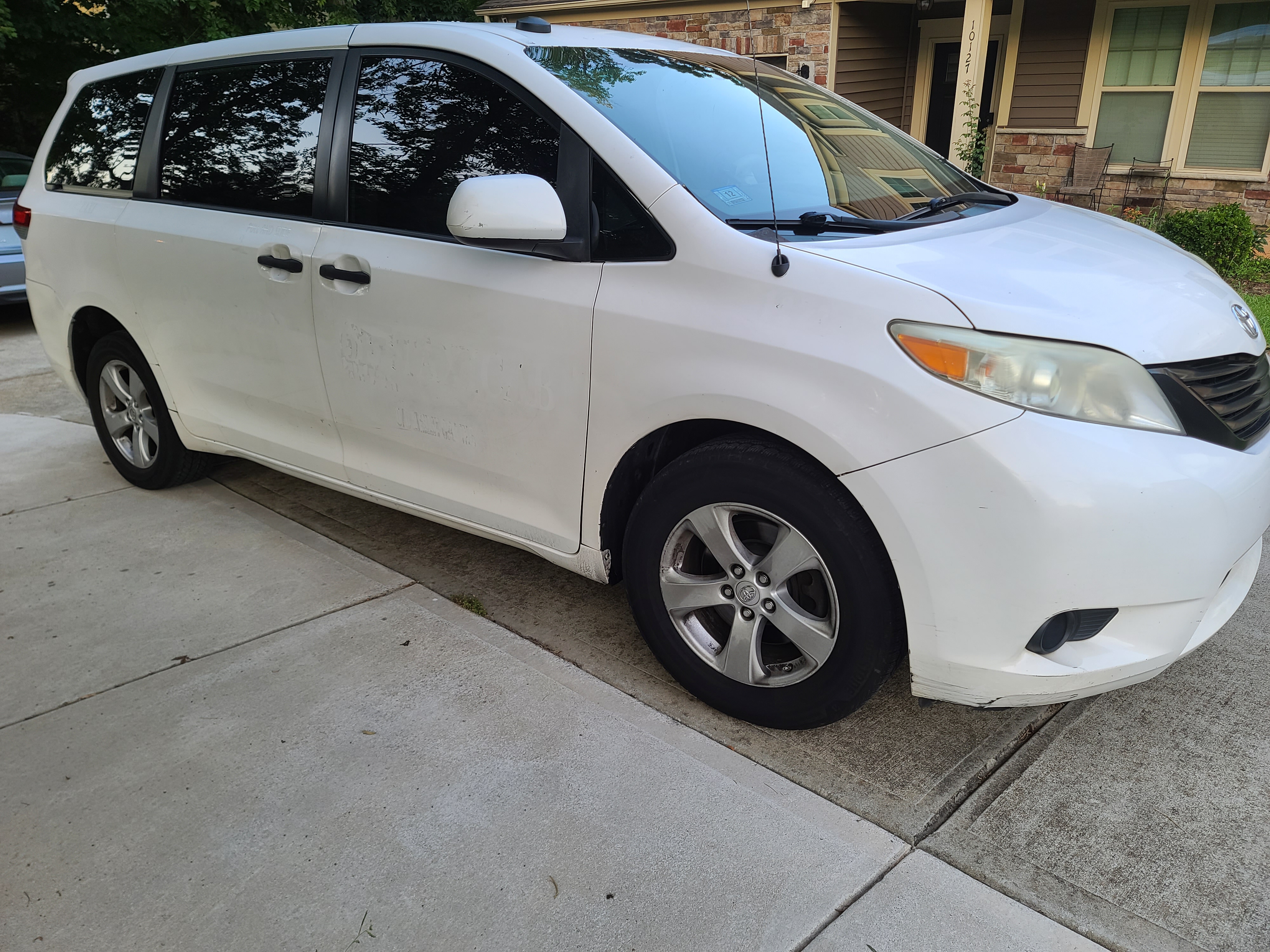 Used 2014 Toyota Sienna L FWD image 13
