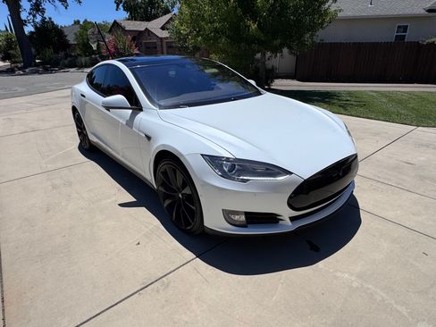 Used 2015 Tesla Model S 85D AWD/4WD image 4