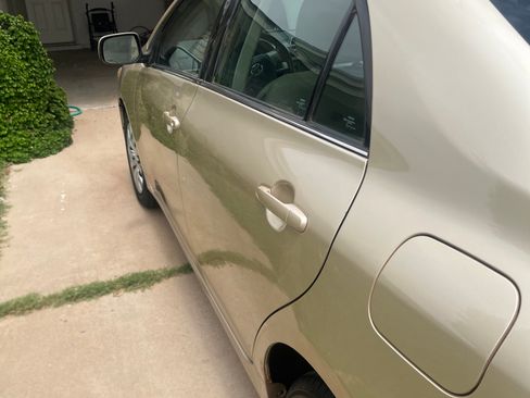Used 2013 Toyota Corolla LE FWD image 4