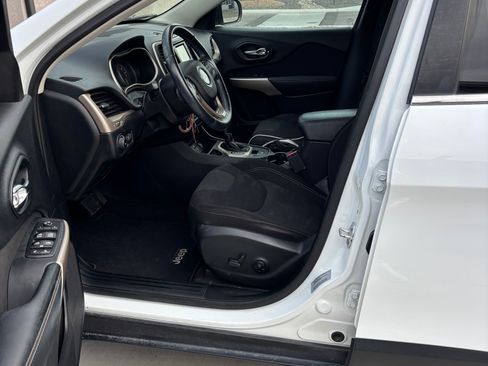 Used 2017 Jeep Cherokee Latitude w/ Comfort & Sound Group image 5