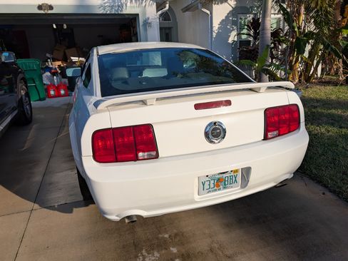 Used 2009 Ford Mustang GT Premium image 2