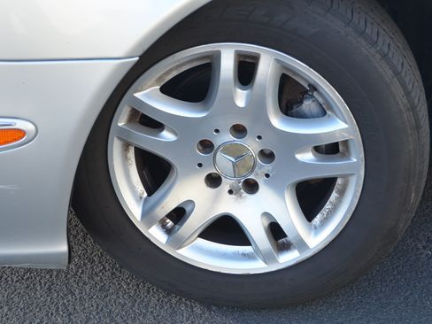 Used 2005 Mercedes-Benz E 320 CDI Sedan image 25