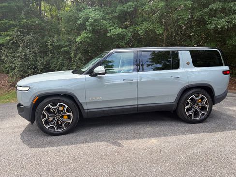 Used 2023 Rivian R1S Adventure AWD/4WD image 8