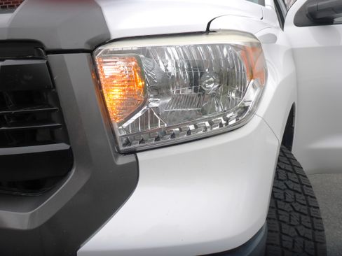 Used 2015 Toyota Tundra SR image 16