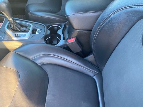 Used 2018 Jeep Cherokee Latitude Plus w/ Comfort/Convenience Group image 12