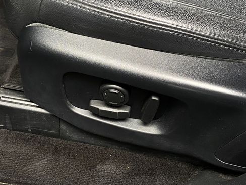 Used 2020 Land Rover Discovery SE image 11