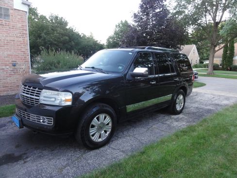 Used 2010 Lincoln Navigator 4WD image 2