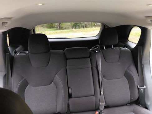 Used 2019 Jeep Cherokee Latitude w/ Popular Appearance Group image 16