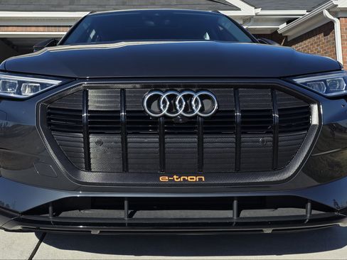 Used 2022 Audi e-tron Premium Plus w/ Premium Plus Package image 1