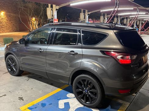 Used 2017 Ford Escape SE w/ Equipment Group 201A image 1