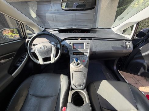 Used 2013 Toyota Prius Five FWD image 19
