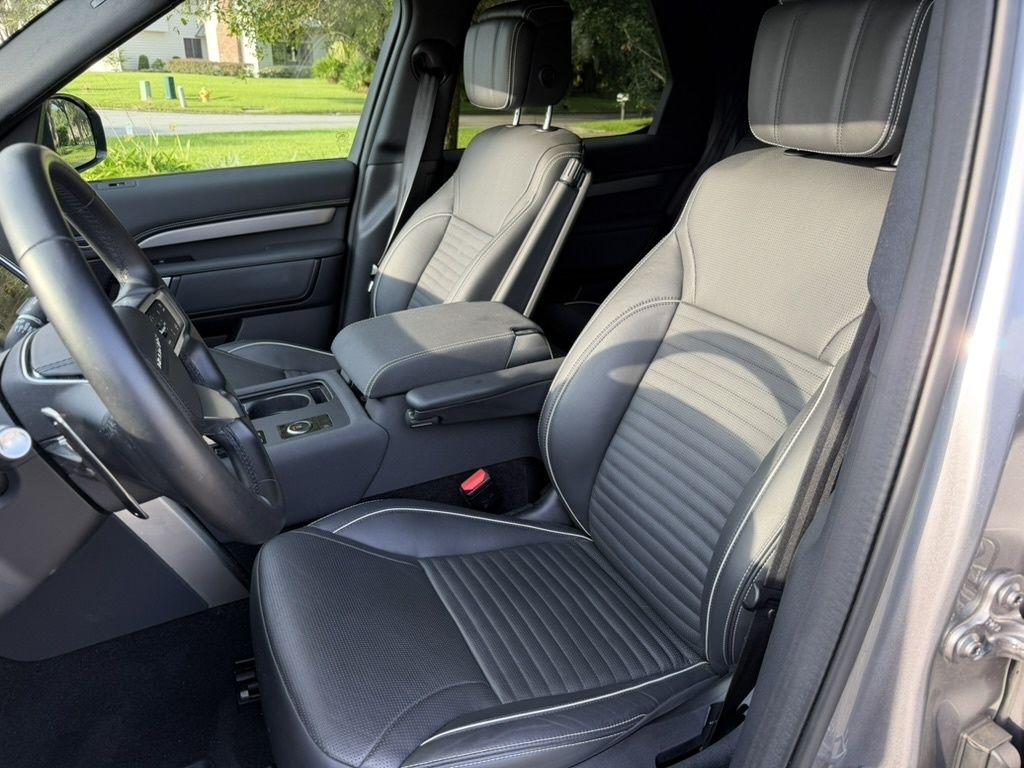 Used 2024 Land Rover Discovery Dynamic SE AWD/4WD image 19