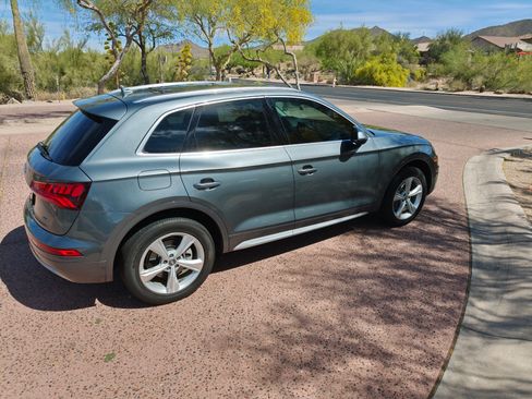 Used 2020 Audi Q5 2.0T Premium w/ Convenience Package image 2