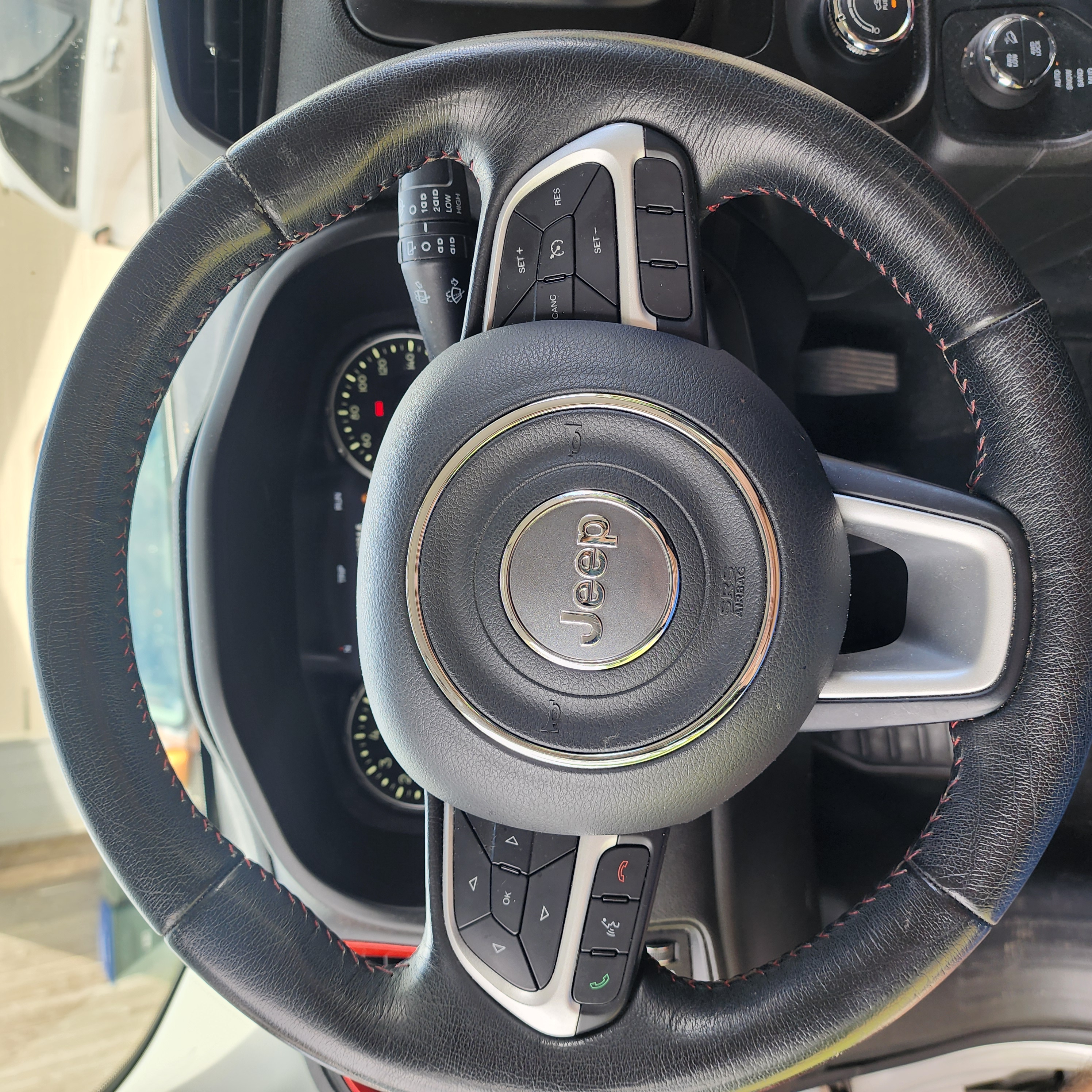 Used 2017 Jeep Renegade Trailhawk w/ Trailer Tow Group AWD/4WD image 8