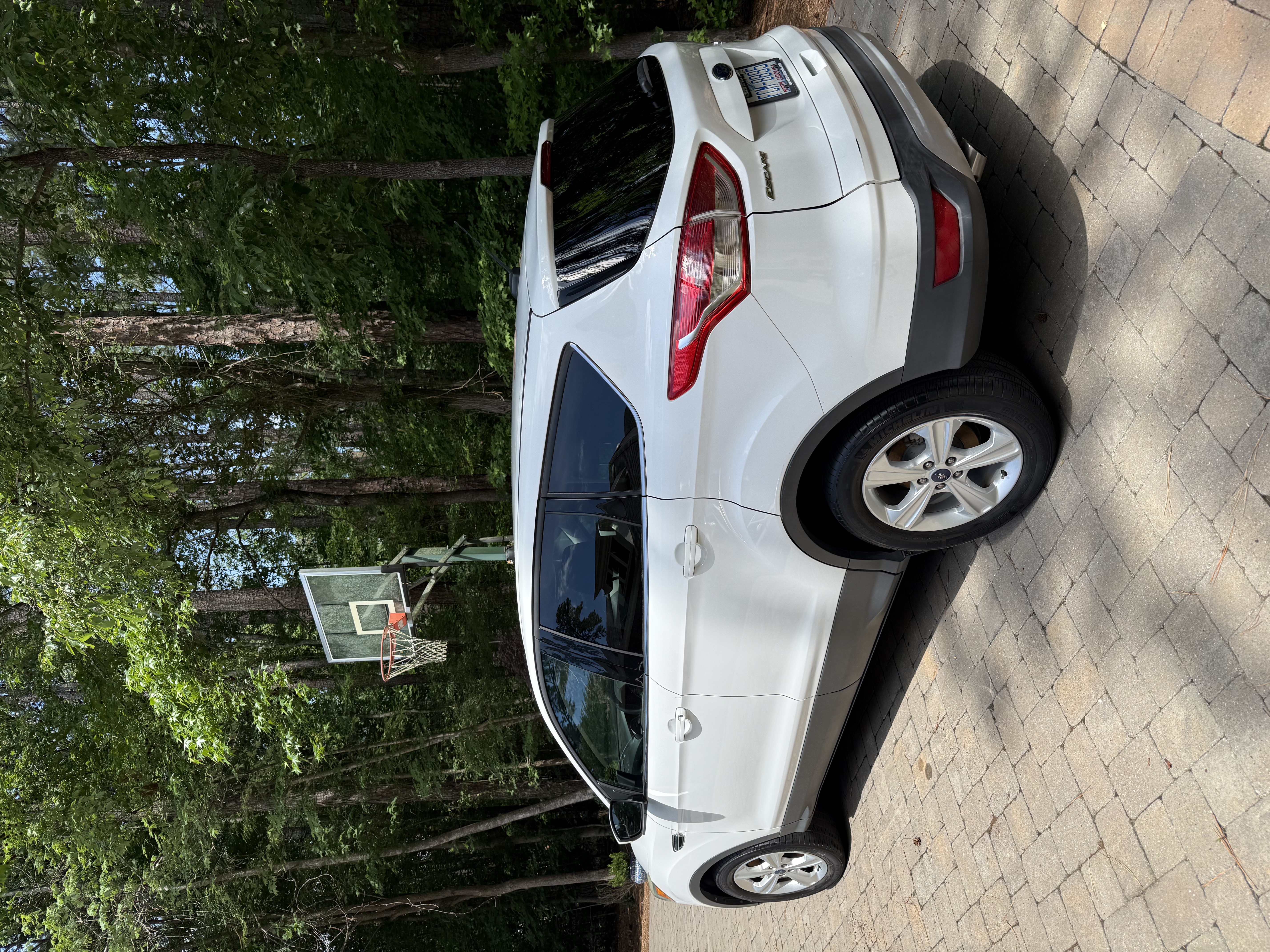 Used 2016 Ford Escape SE AWD/4WD image 2