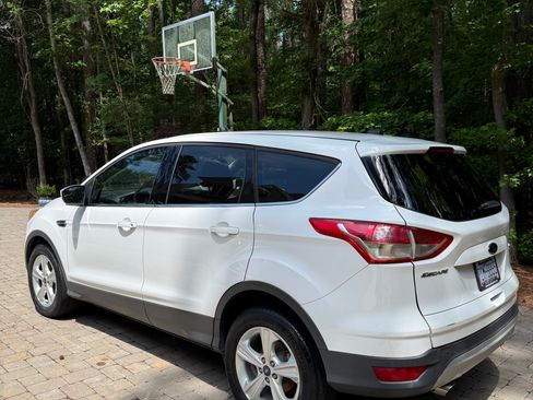 Used 2016 Ford Escape SE AWD/4WD image 2